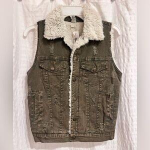 NWT Gimmicks Buckle brand fleece and army green distressed vest XS